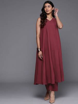 Pleated Silk Crepe Kurta with Trousers 1