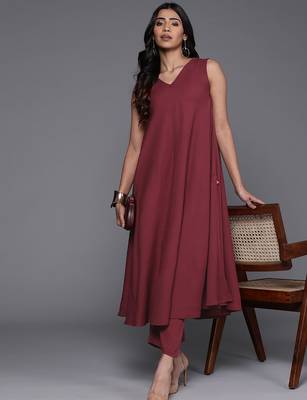 Pleated Silk Crepe Kurta with Trousers 6