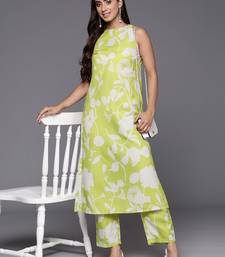 Women Floral Printed Regular Kurta with Trousers