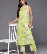 Women Floral Printed Regular Kurta with Trousers