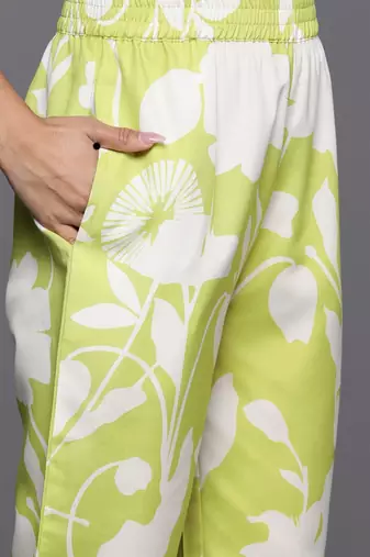 Women Floral Printed Regular Kurta with Trousers