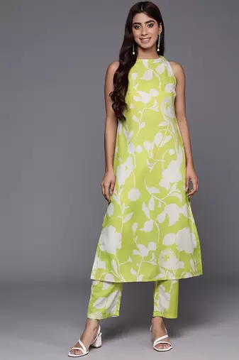Women Floral Printed Regular Kurta with Trousers