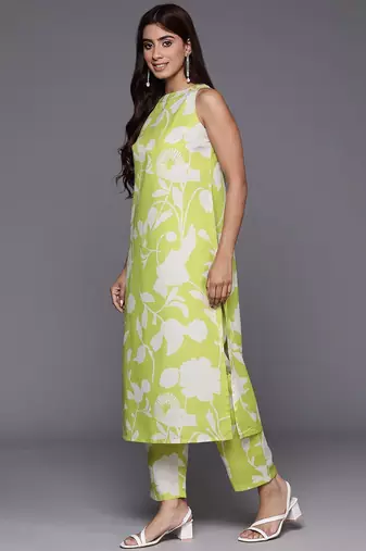 Women Floral Printed Regular Kurta with Trousers