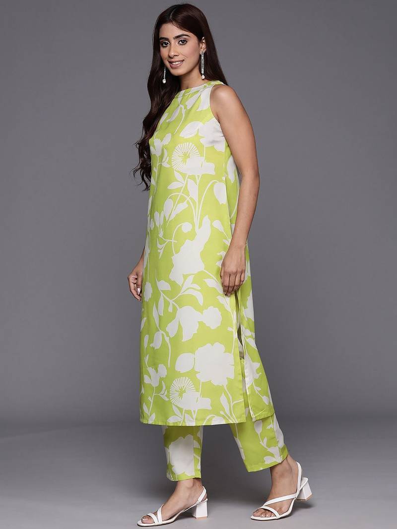 Women Floral Printed Regular Kurta with Trousers