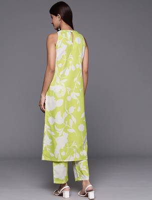 Women Floral Printed Regular Kurta with Trousers 6