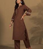 Women Regular Mandarin Collar Thread Work Kurta with Trousers