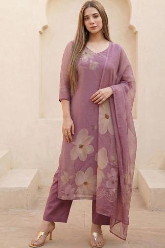 Women Floral Printed Regular Kurta with Trousers & With Dupatta