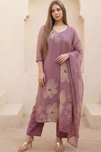 Women Floral Printed Regular Kurta with Trousers & With Dupatta