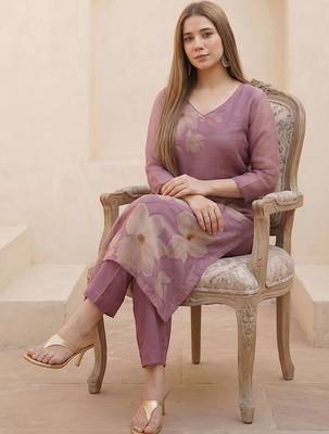 Women Floral Printed Regular Kurta with Trousers & With Dupatta 3