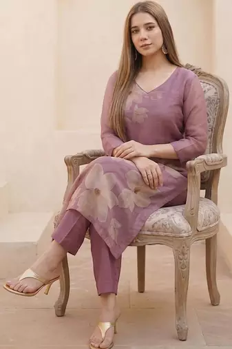 Women Floral Printed Regular Kurta with Trousers & With Dupatta