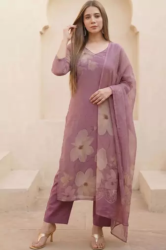 Women Floral Printed Regular Kurta with Trousers & With Dupatta