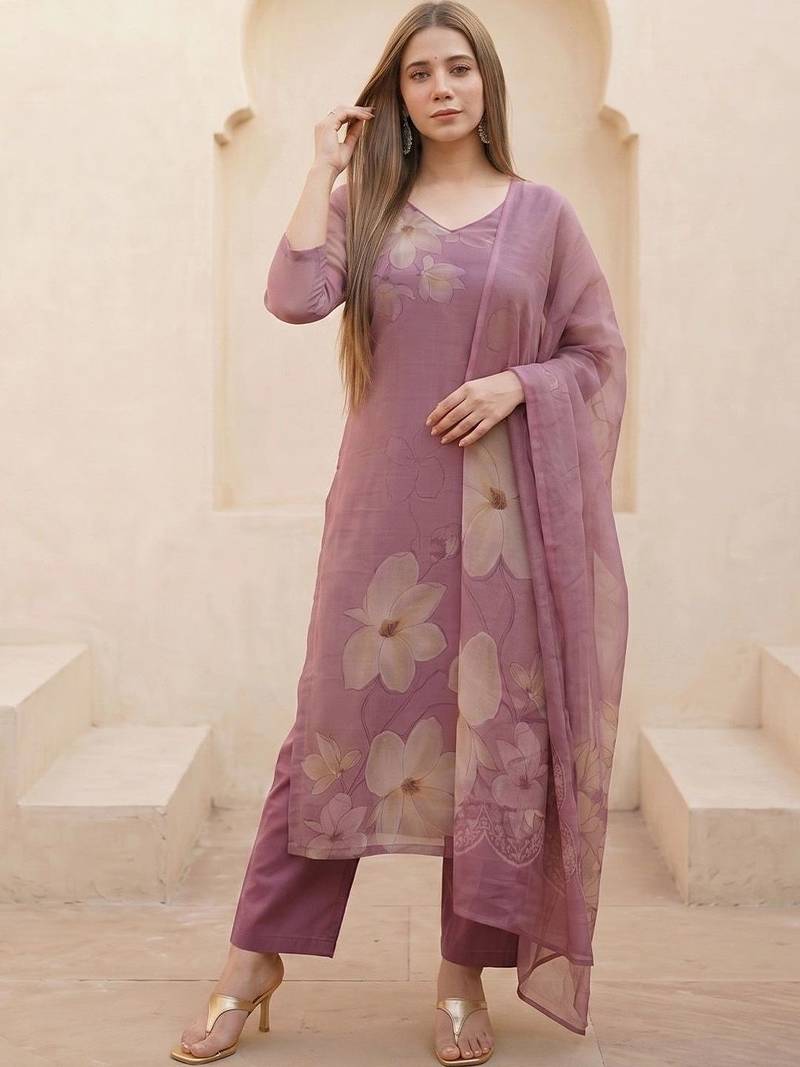 Women Floral Printed Regular Kurta with Trousers & With Dupatta