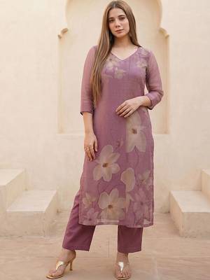 Women Floral Printed Regular Kurta with Trousers & With Dupatta 5
