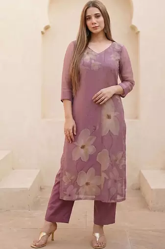 Women Floral Printed Regular Kurta with Trousers & With Dupatta
