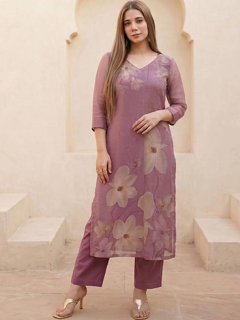 Women Floral Printed Regular Kurta with Trousers & With Dupatta