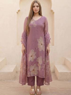 Women Floral Printed Regular Kurta with Trousers & With Dupatta 6
