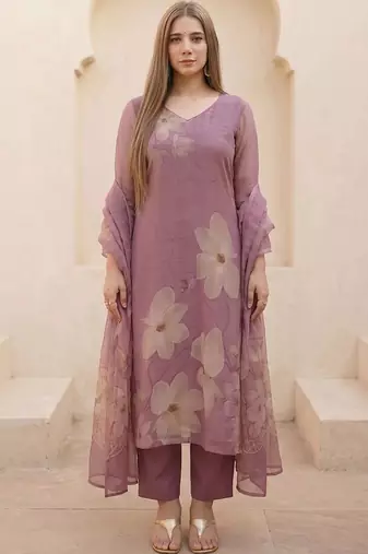 Women Floral Printed Regular Kurta with Trousers & With Dupatta