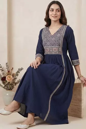 Women Ethnic Motifs Embroidered Panelled Thread Work Kurta with Trousers