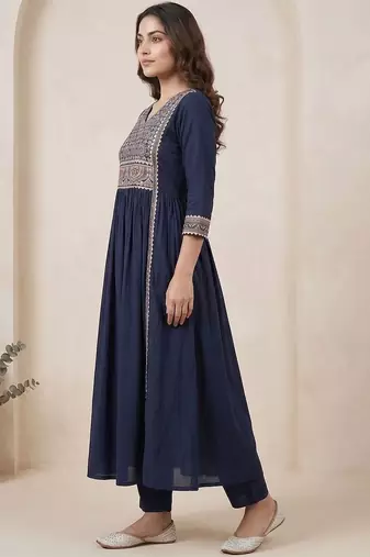 Women Ethnic Motifs Embroidered Panelled Thread Work Kurta with Trousers