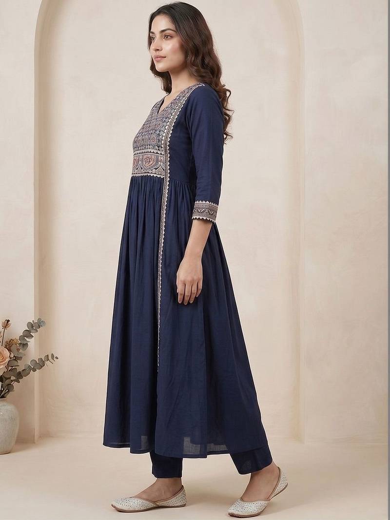 Women Ethnic Motifs Embroidered Panelled Thread Work Kurta with Trousers