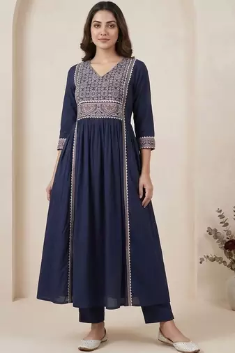 Women Ethnic Motifs Embroidered Panelled Thread Work Kurta with Trousers