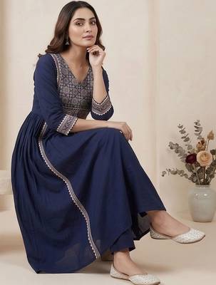 Women Ethnic Motifs Embroidered Panelled Thread Work Kurta with Trousers 6