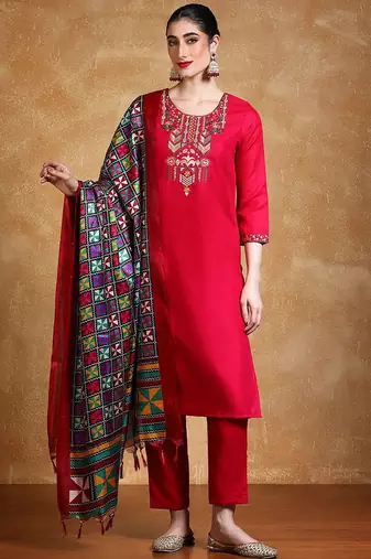 Women Floral Yoke Design Regular Thread Work Kurta with Trousers & With Dupatta