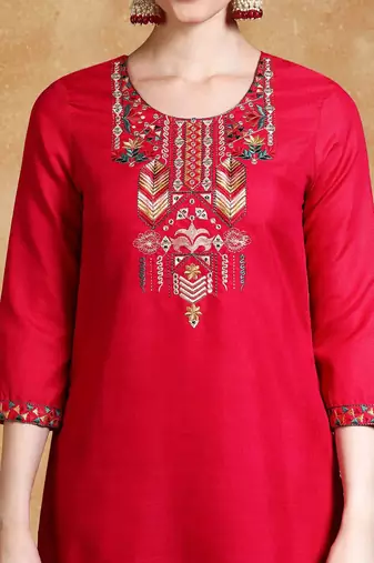 Women Floral Yoke Design Regular Thread Work Kurta with Trousers & With Dupatta