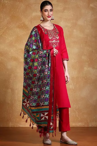 Women Floral Yoke Design Regular Thread Work Kurta with Trousers & With Dupatta