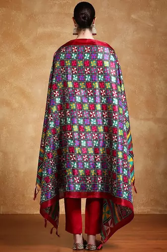 Women Floral Yoke Design Regular Thread Work Kurta with Trousers & With Dupatta