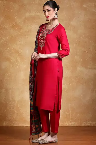 Women Floral Yoke Design Regular Thread Work Kurta with Trousers & With Dupatta