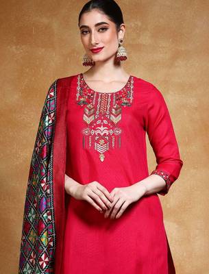 Women Floral Yoke Design Regular Thread Work Kurta with Trousers & With Dupatta 6