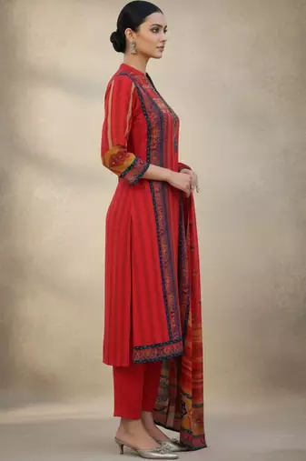Women Ethnic Motifs Printed Regular Kurta with Trousers & With Dupatta
