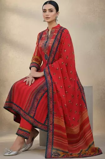 Women Ethnic Motifs Printed Regular Kurta with Trousers & With Dupatta