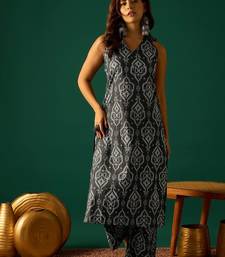 Women Ethnic Motifs Printed Regular Kurta With Trousers Kurta Sets