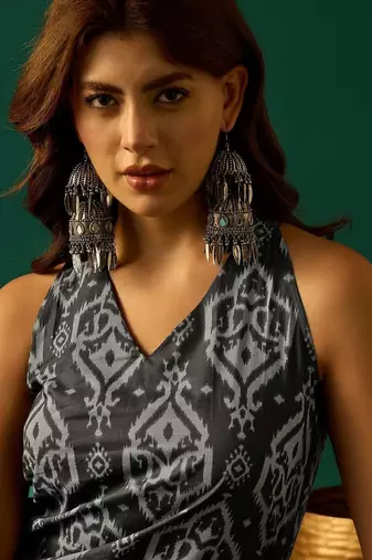 Women Ethnic Motifs Printed Regular Kurta With Trousers Kurta Sets