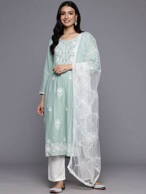Floral Embroidered Panelled Thread Work Kurta With Trousers & Dupatta 1
