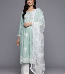 Floral Embroidered Panelled Thread Work Kurta With Trousers & Dupatta