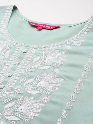Floral Embroidered Panelled Thread Work Kurta With Trousers & Dupatta 2