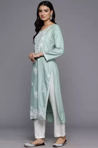 Floral Embroidered Panelled Thread Work Kurta With Trousers & Dupatta