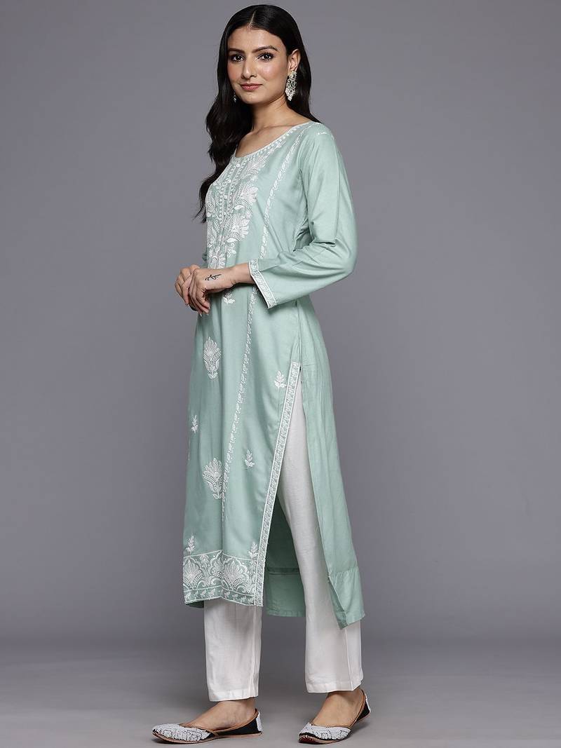 Floral Embroidered Panelled Thread Work Kurta With Trousers & Dupatta