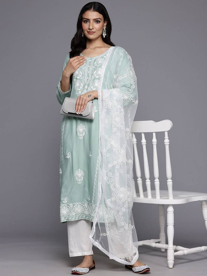 Floral Embroidered Panelled Thread Work Kurta With Trousers & Dupatta