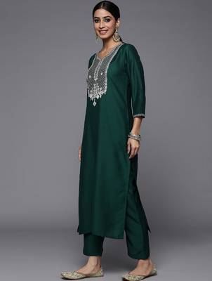 Ethnic Motifs Yoke Design Thread Work Straight Kurta with Trousers & Dupatta 5