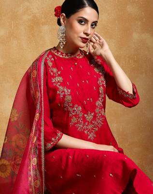 Women Floral Embroidered Regular Kurta with Trousers & With Dupatta 2