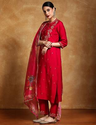 Women Floral Embroidered Regular Kurta with Trousers & With Dupatta 1