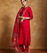 Women Floral Embroidered Regular Kurta with Trousers & With Dupatta