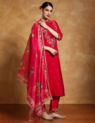 Women Floral Embroidered Regular Kurta with Trousers & With Dupatta 4
