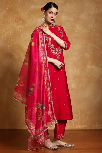 Women Floral Embroidered Regular Kurta with Trousers & With Dupatta