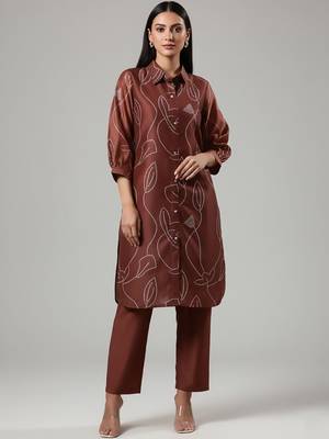 Women Bandhani Printed Regular Chanderi Silk Kurta with Trousers 1