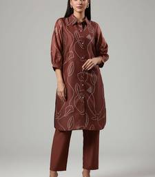 Women Bandhani Printed Regular Chanderi Silk Kurta with Trousers